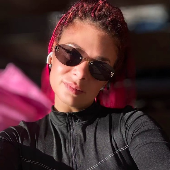 Retro F Stylish Black Sunglasses - Picture 14 of 17
